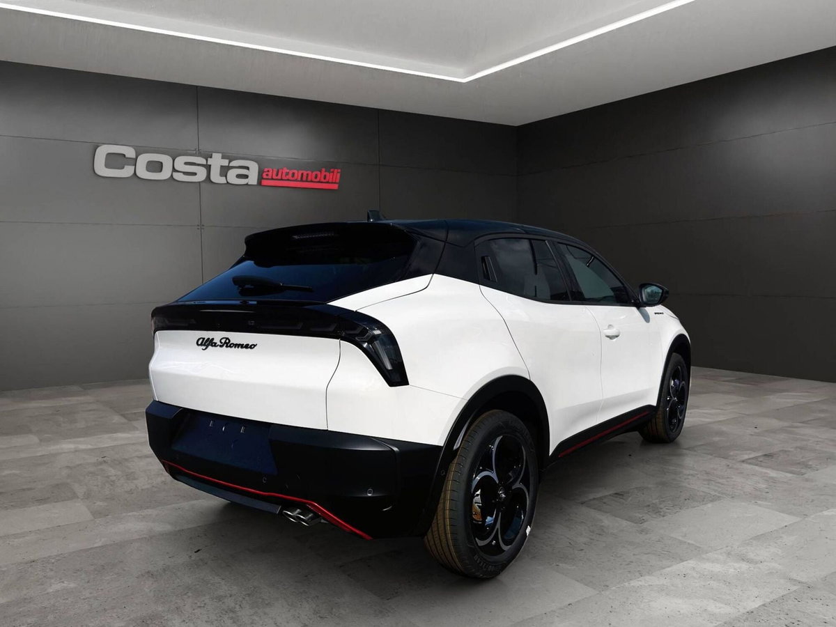 Alfa Romeo Junior 1.2 ibrida Speciale 145cv edct6 (7)
