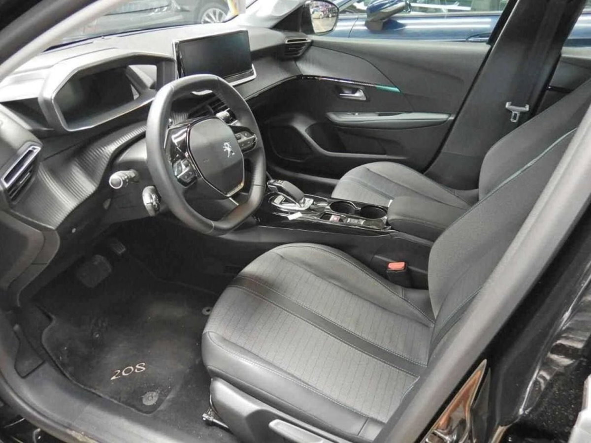 Peugeot 208 50 kWh Allure (11)