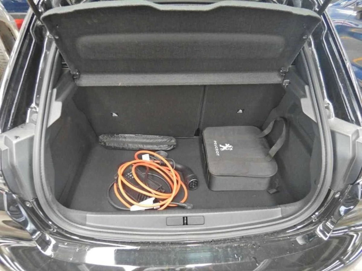 Peugeot 208 50 kWh Allure (14)