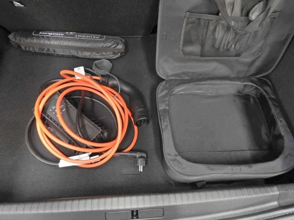 Peugeot 208 50 kWh Allure (15)