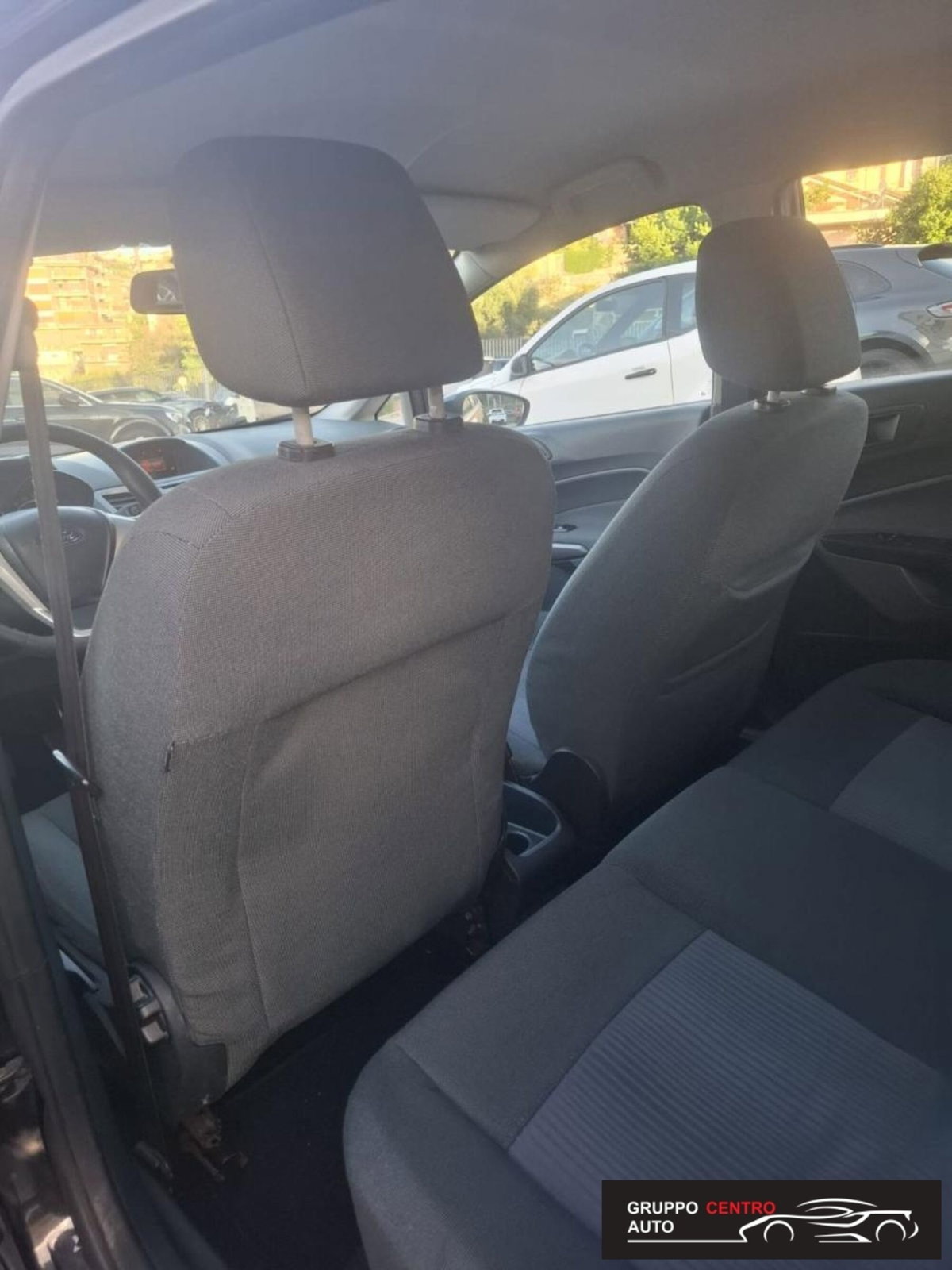 Ford Fiesta 1.4 TDCi 68CV 5 porte Titanium (12)