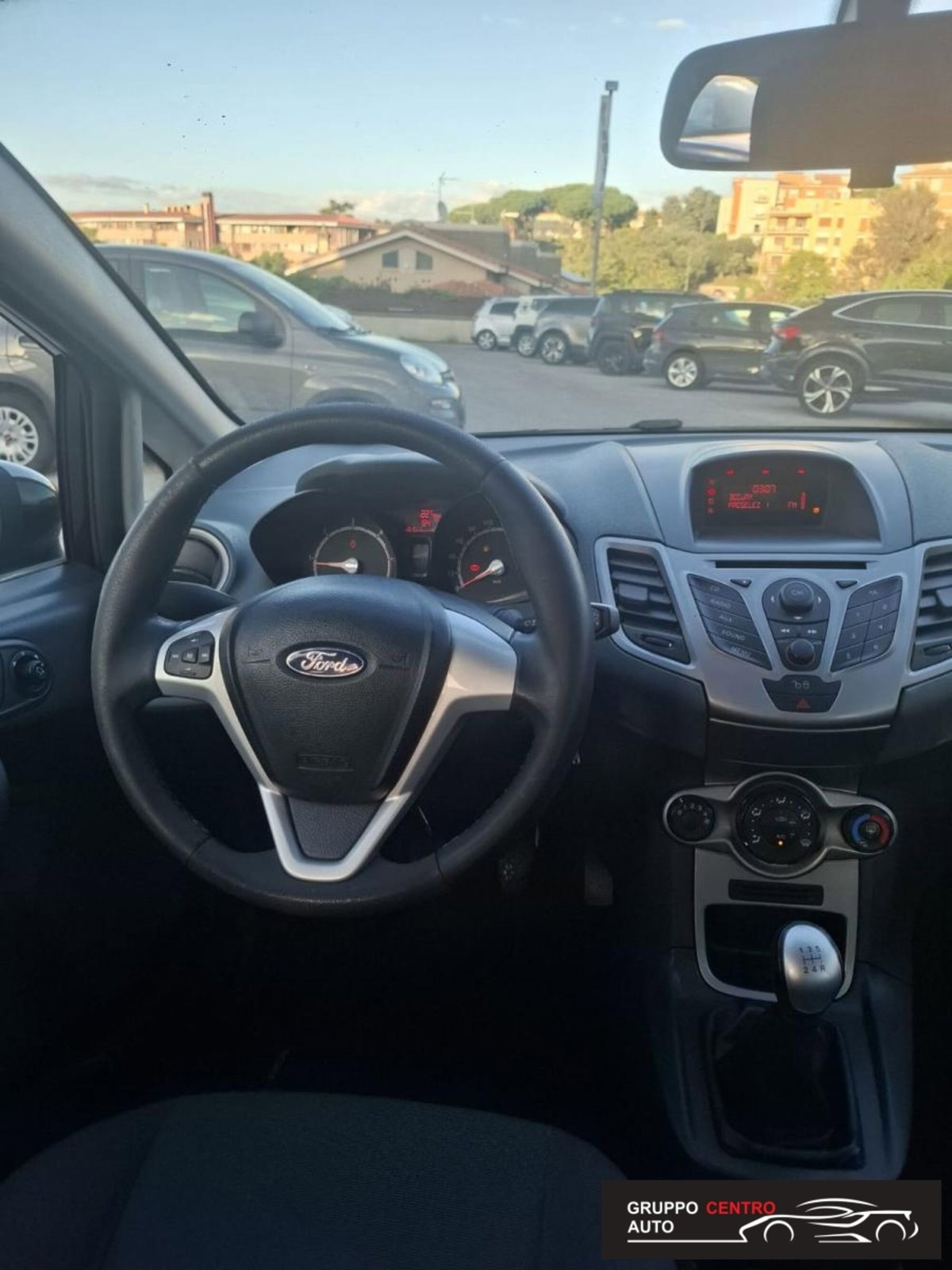 Ford Fiesta 1.4 TDCi 68CV 5 porte Titanium (14)
