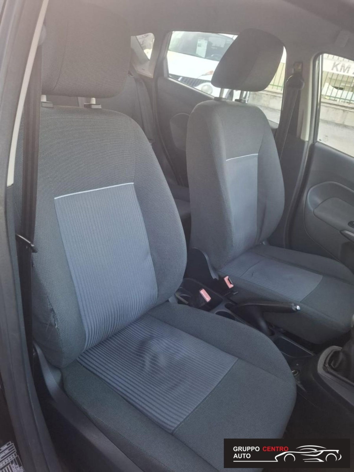 Ford Fiesta 1.4 TDCi 68CV 5 porte Titanium (17)