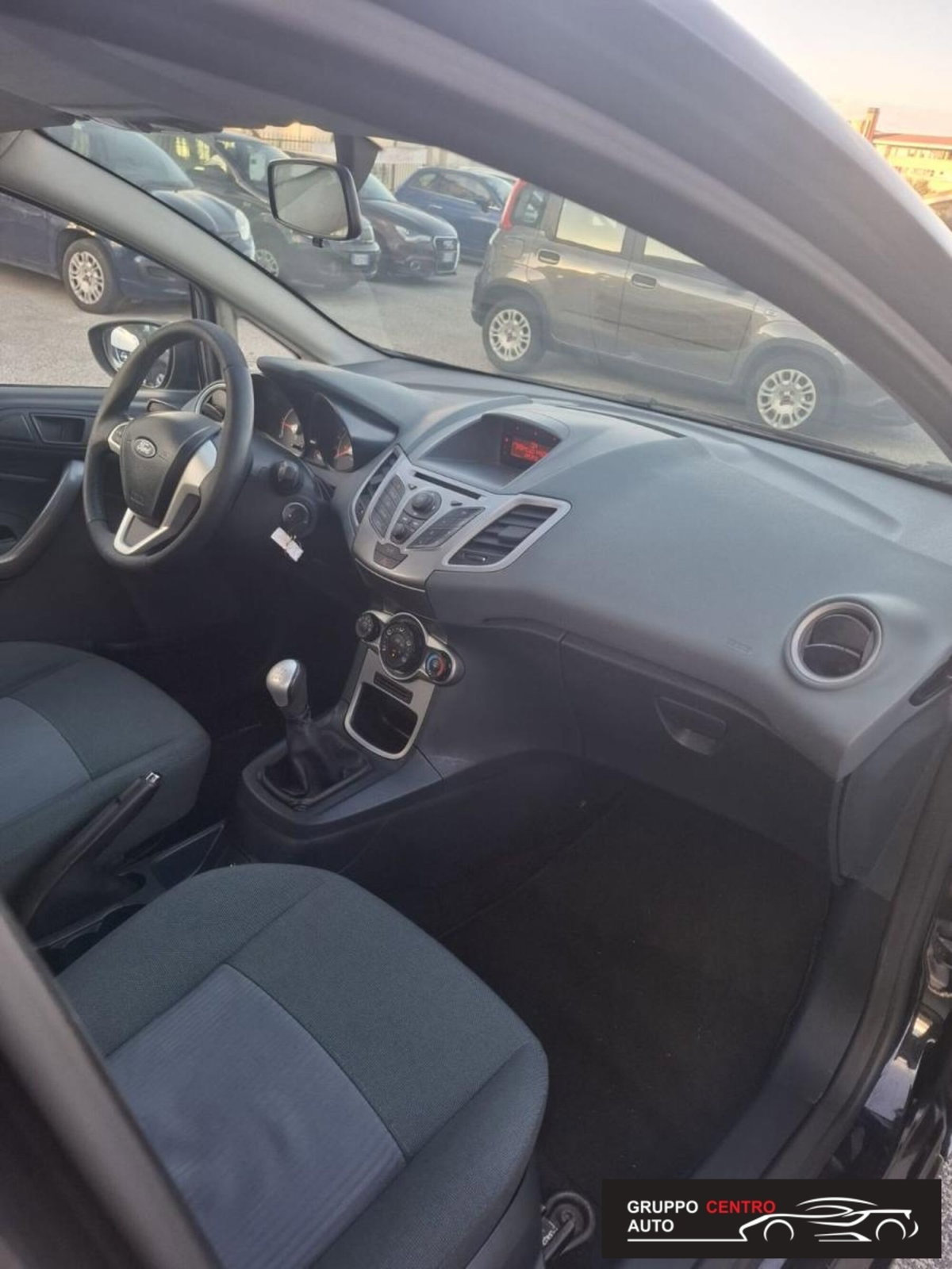 Ford Fiesta 1.4 TDCi 68CV 5 porte Titanium (18)