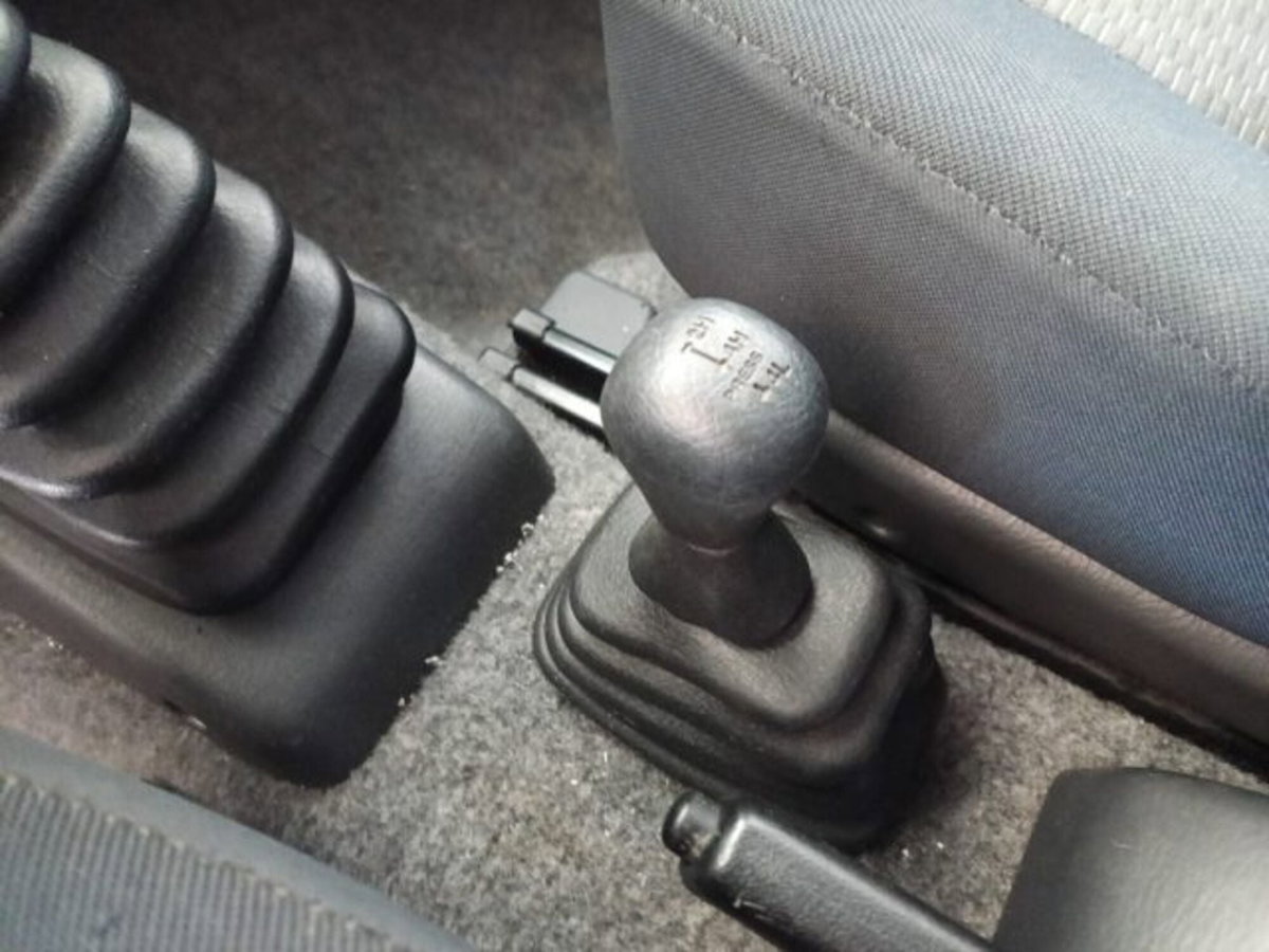 Suzuki Jimny 1.3i 16V cat 4WD JLX (11)