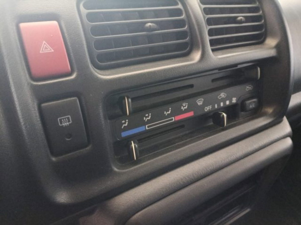 Suzuki Jimny 1.3i 16V cat 4WD JLX (12)