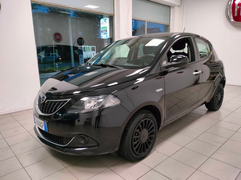 Lancia Ypsilon 1.0 FireFly 5 porte S&S Hybrid Ecochic Silver