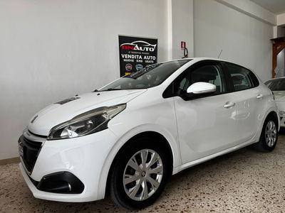 Peugeot 208 HDi 68 CV 5 porte Business usata