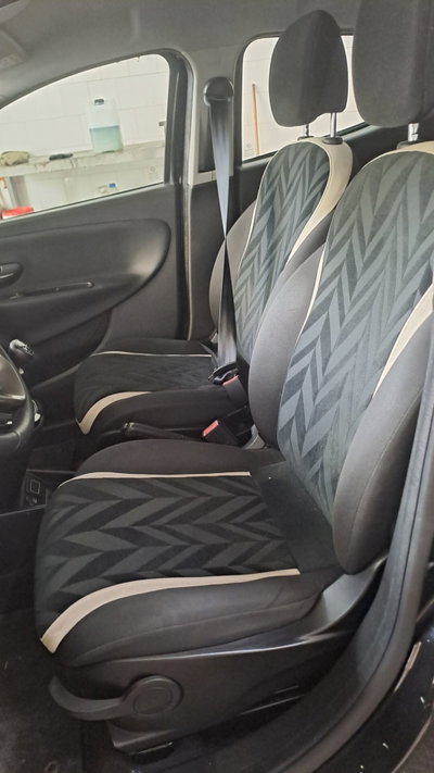 Lancia Ypsilon 1.2 69 CV 5 porte GPL Gold Plus (4)