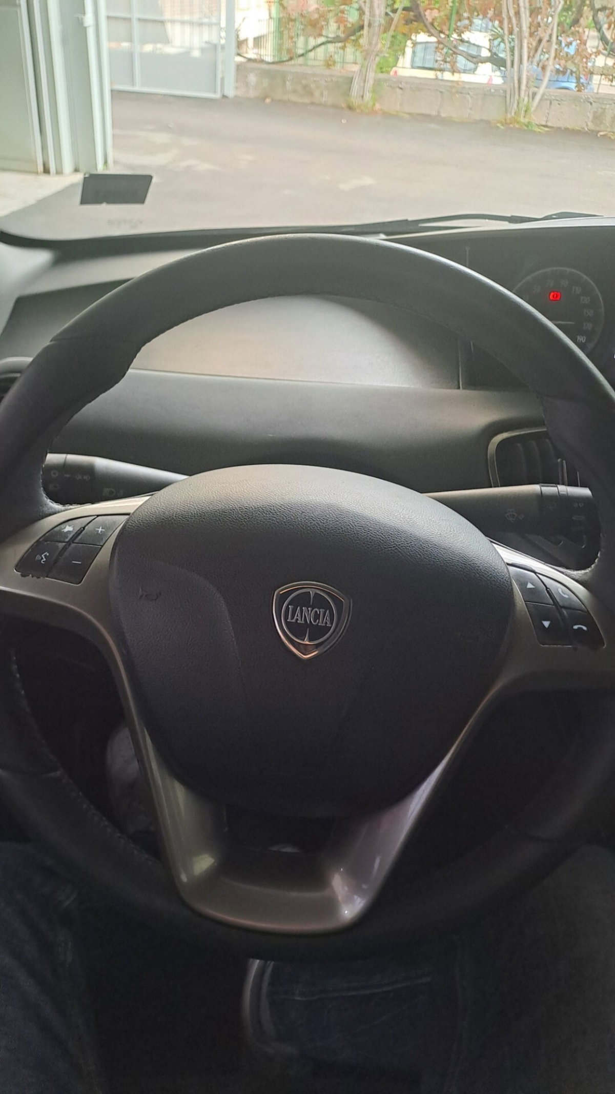 Lancia Ypsilon 1.2 69 CV 5 porte GPL Gold Plus (5)