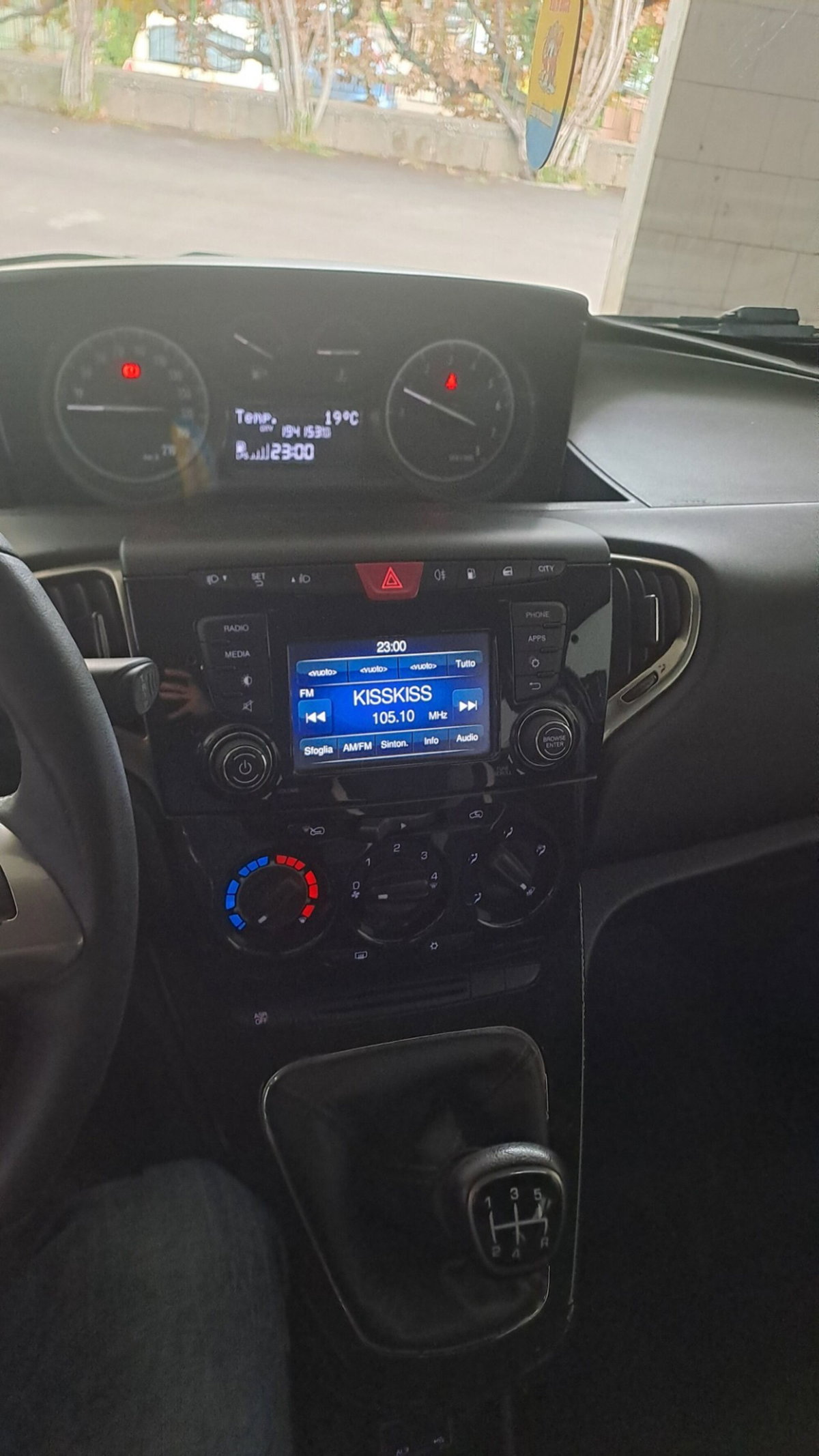 Lancia Ypsilon 1.2 69 CV 5 porte GPL Gold Plus (6)