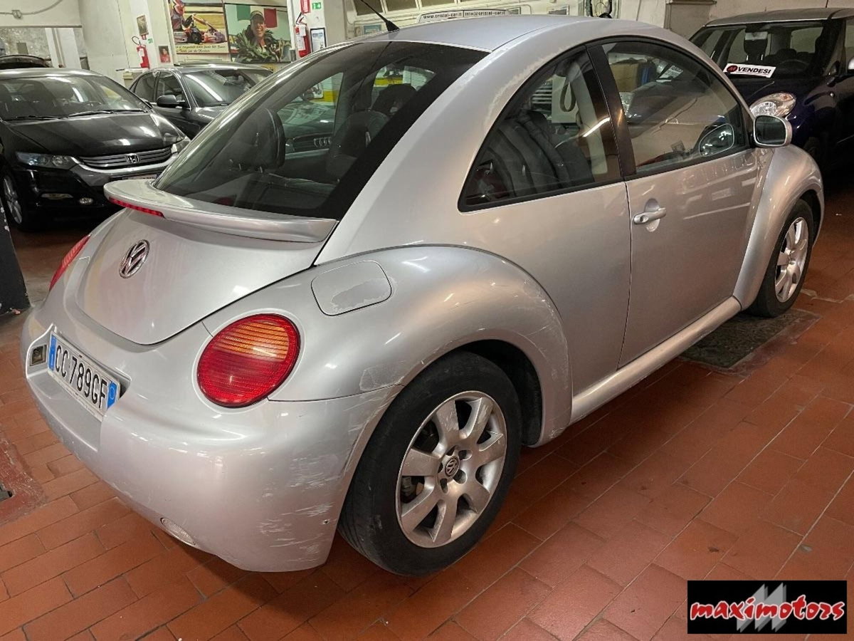 Volkswagen New Beetle 1.6 (2)