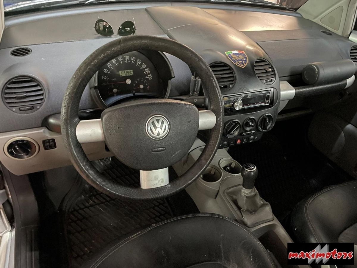 Volkswagen New Beetle 1.6 (4)