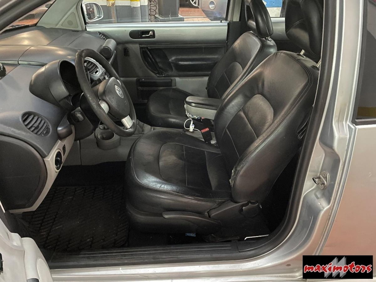 Volkswagen New Beetle 1.6 (5)