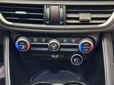 Alfa Romeo Giulia 2.2 Turbodiesel 160 CV AT8 Rosso Edizione (12)
