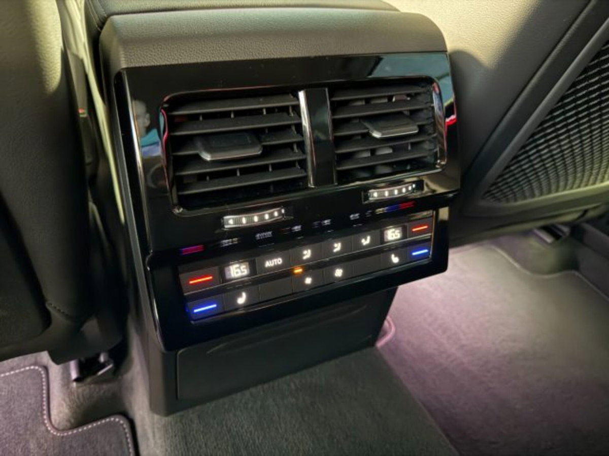 Volkswagen Touareg 3.0 V6 TDI SCR (9)