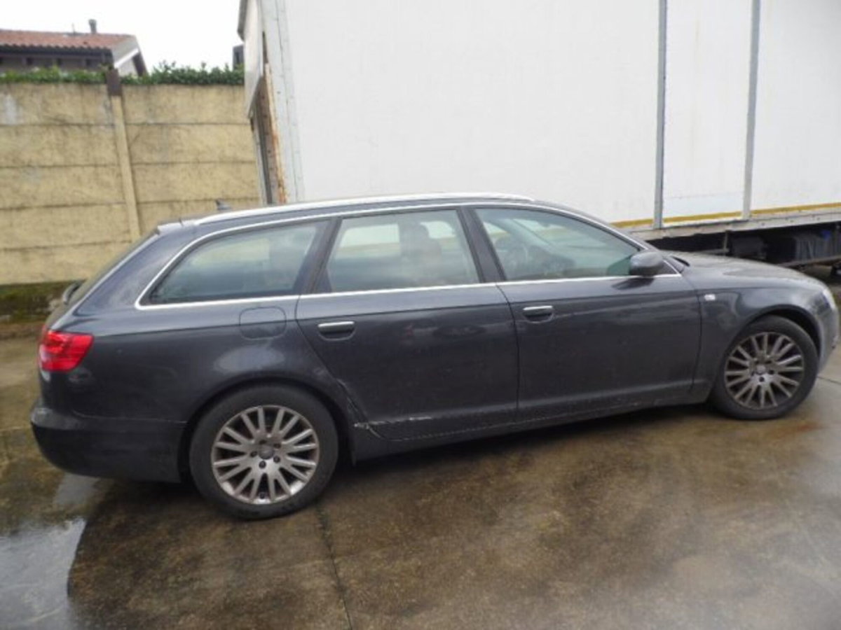 Audi A6 Avant 3.0 V6 TDI F.AP. quattro (5)