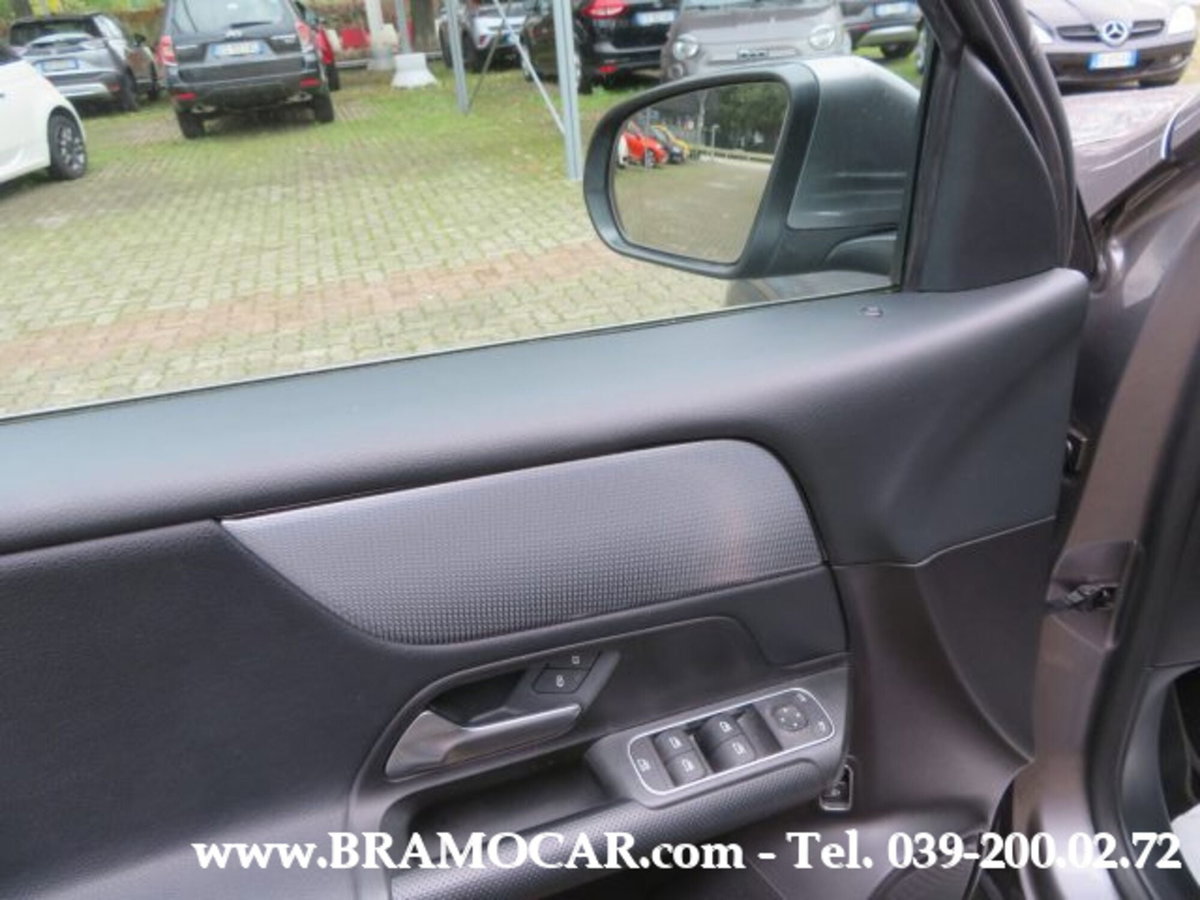 Mercedes-Benz GLB 180 d Automatic Sport (11)