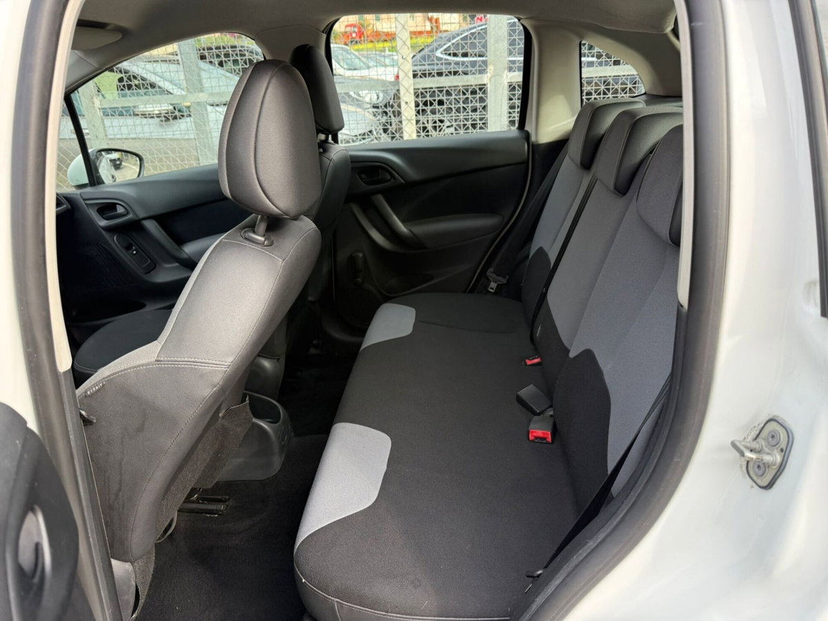 Citroen C3 1.4 HDi 70 Exclusive (9)
