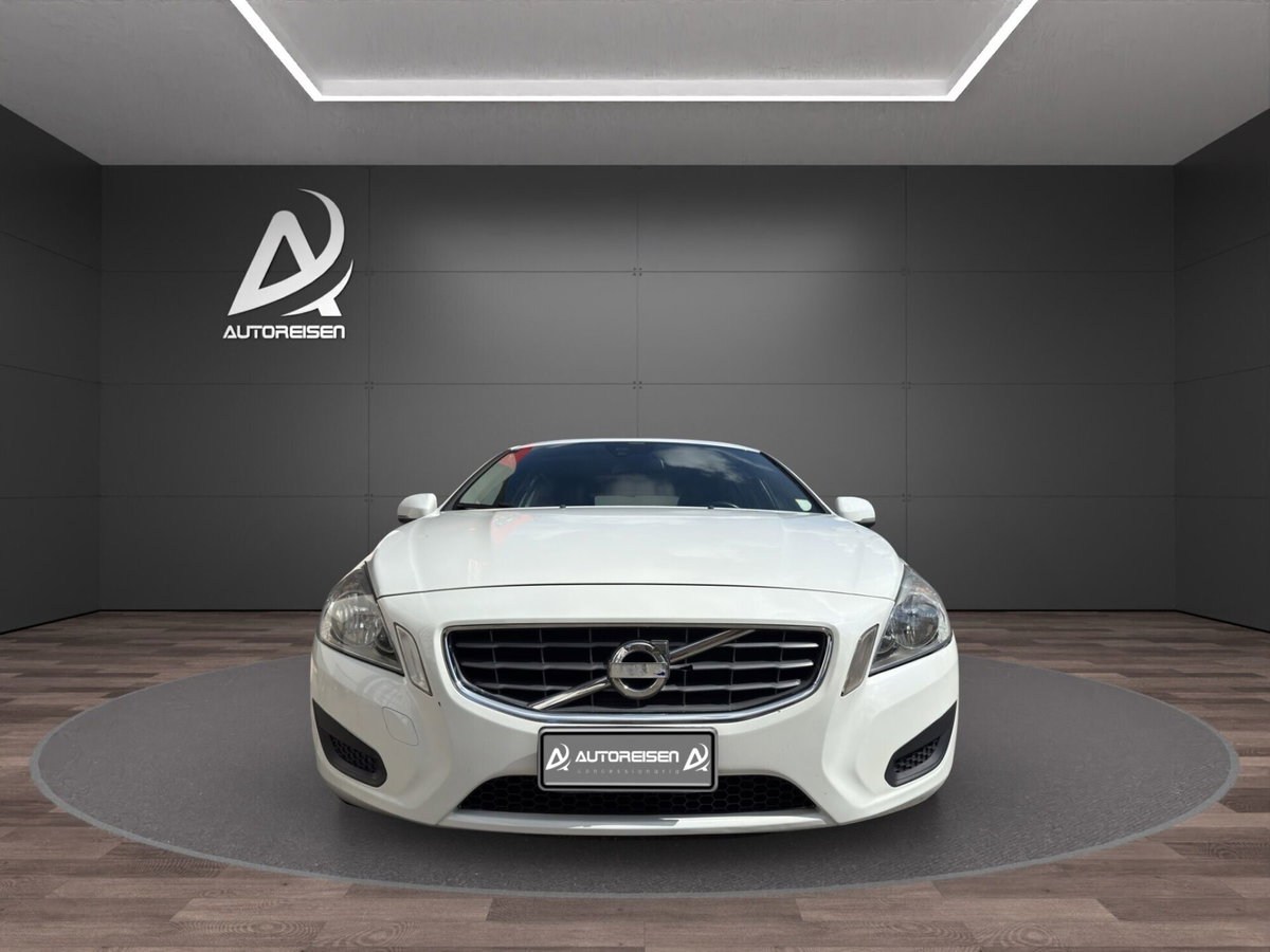 Volvo V60 D3 Geartronic Momentum (2)