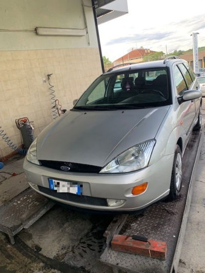 Ford Focus Station Wagon 1.6i 16V cat SW Ambiente usata