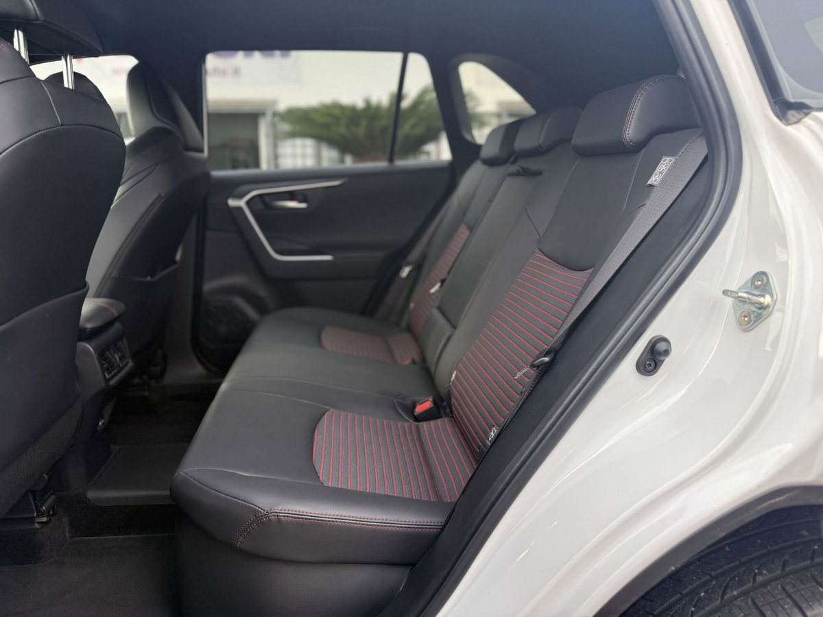 Suzuki Across 2.5 Plug-in Hybrid E-CVT 4WD Top (11)