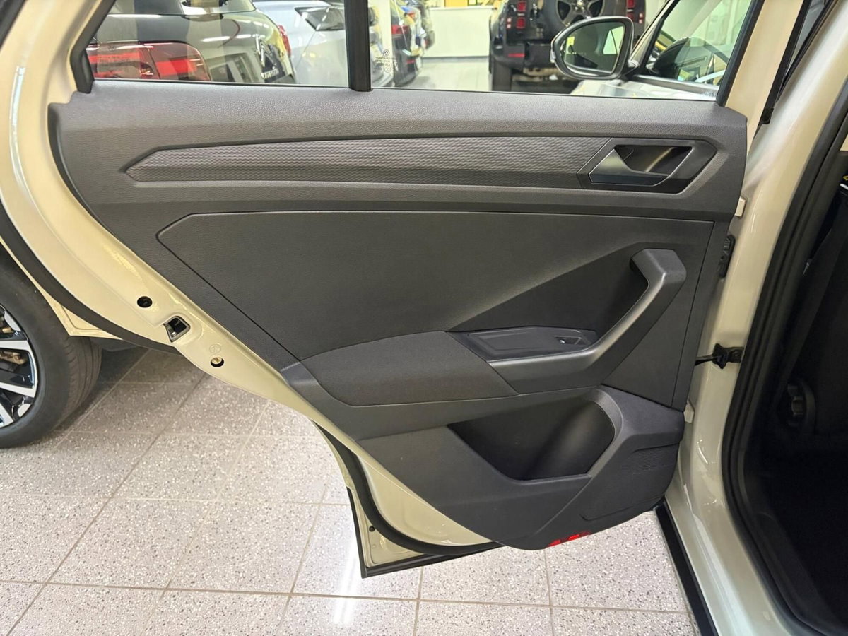 Volkswagen T-Roc 1.5 tsi Life dsg (10)