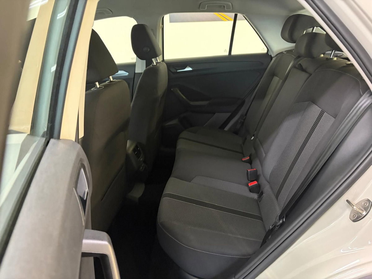 Volkswagen T-Roc 1.5 tsi Life dsg (11)