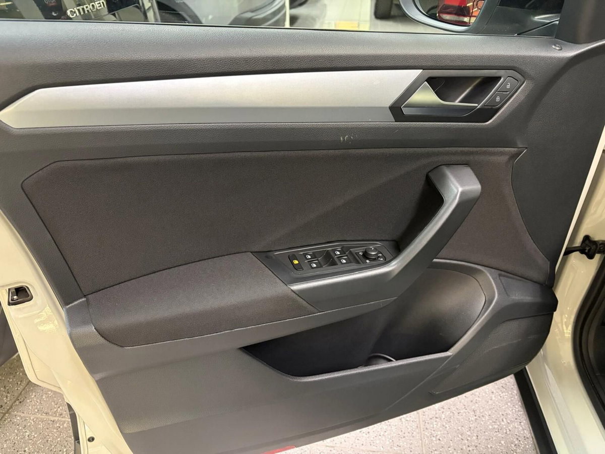 Volkswagen T-Roc 1.5 tsi Life dsg (12)