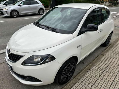 Lancia Ypsilon 1.0 FireFly 5 porte S&S Hybrid Ecochic Gold usata