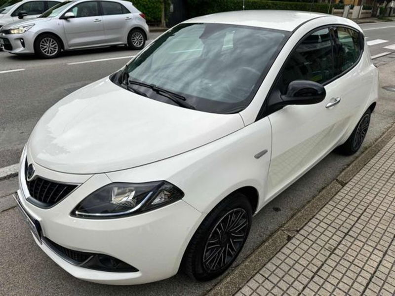 Lancia Ypsilon 1.0 FireFly 5 porte S&S Hybrid Ecochic Gold