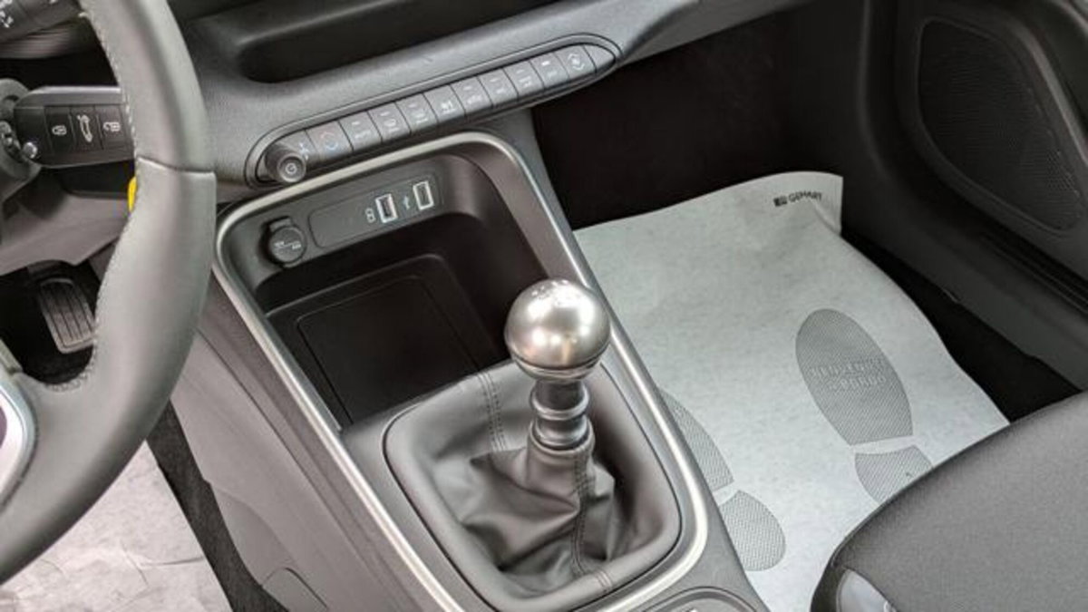 Jeep Avenger 1.2 turbo Altitude fwd 100cv (12)