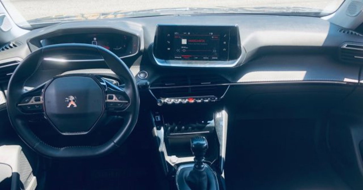 Peugeot 2008 BlueHDi 110 S&S Allure (11)