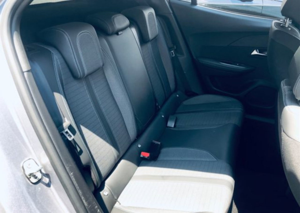 Peugeot 2008 BlueHDi 110 S&S Allure (7)