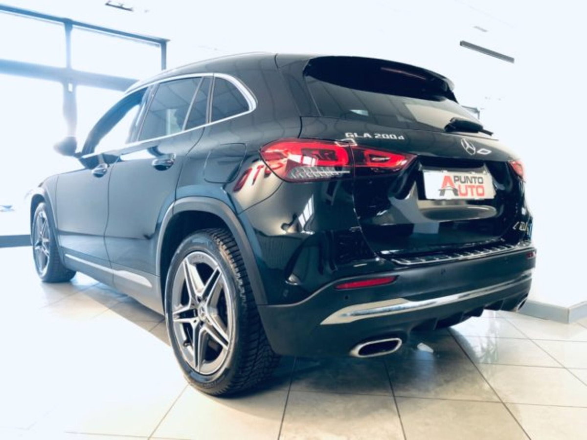 Mercedes-Benz GLA SUV 200 d Automatic Premium (4)