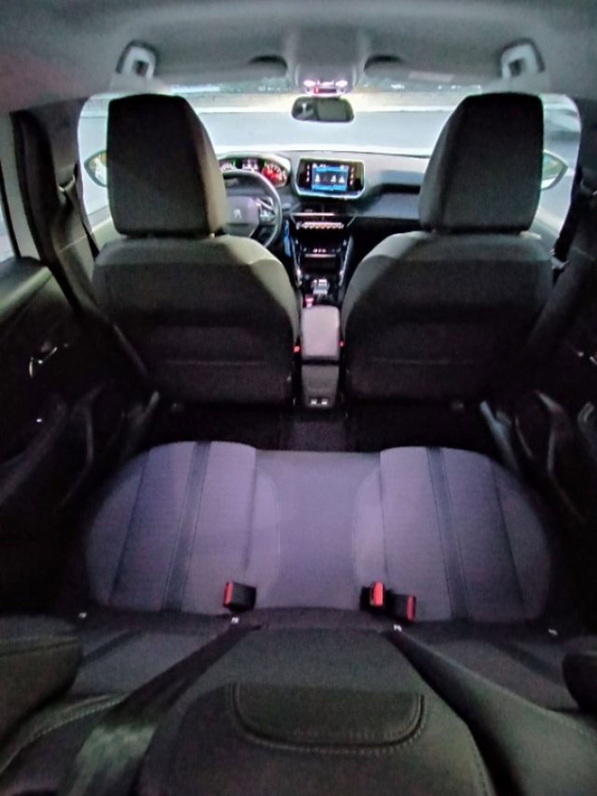 Peugeot 2008 BlueHDi 130 S&S EAT8 Allure Pack (12)