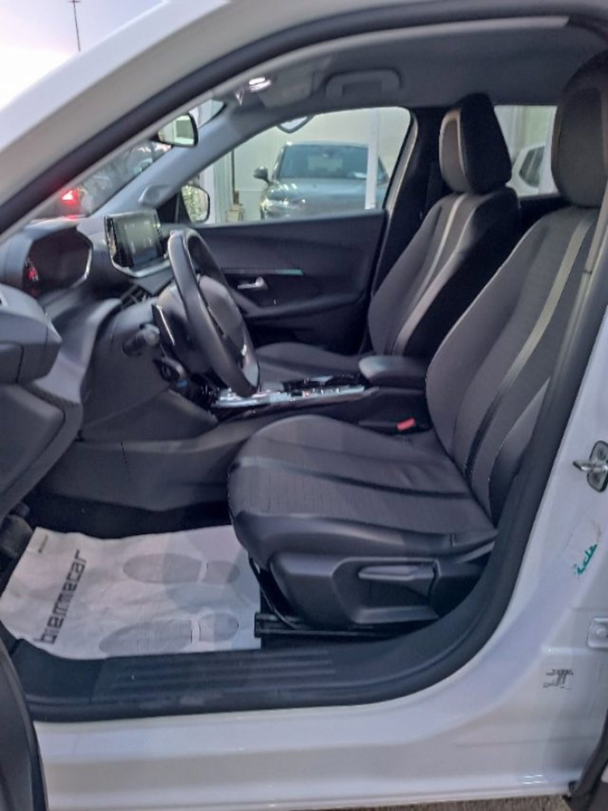 Peugeot 2008 BlueHDi 130 S&S EAT8 Allure Pack (13)