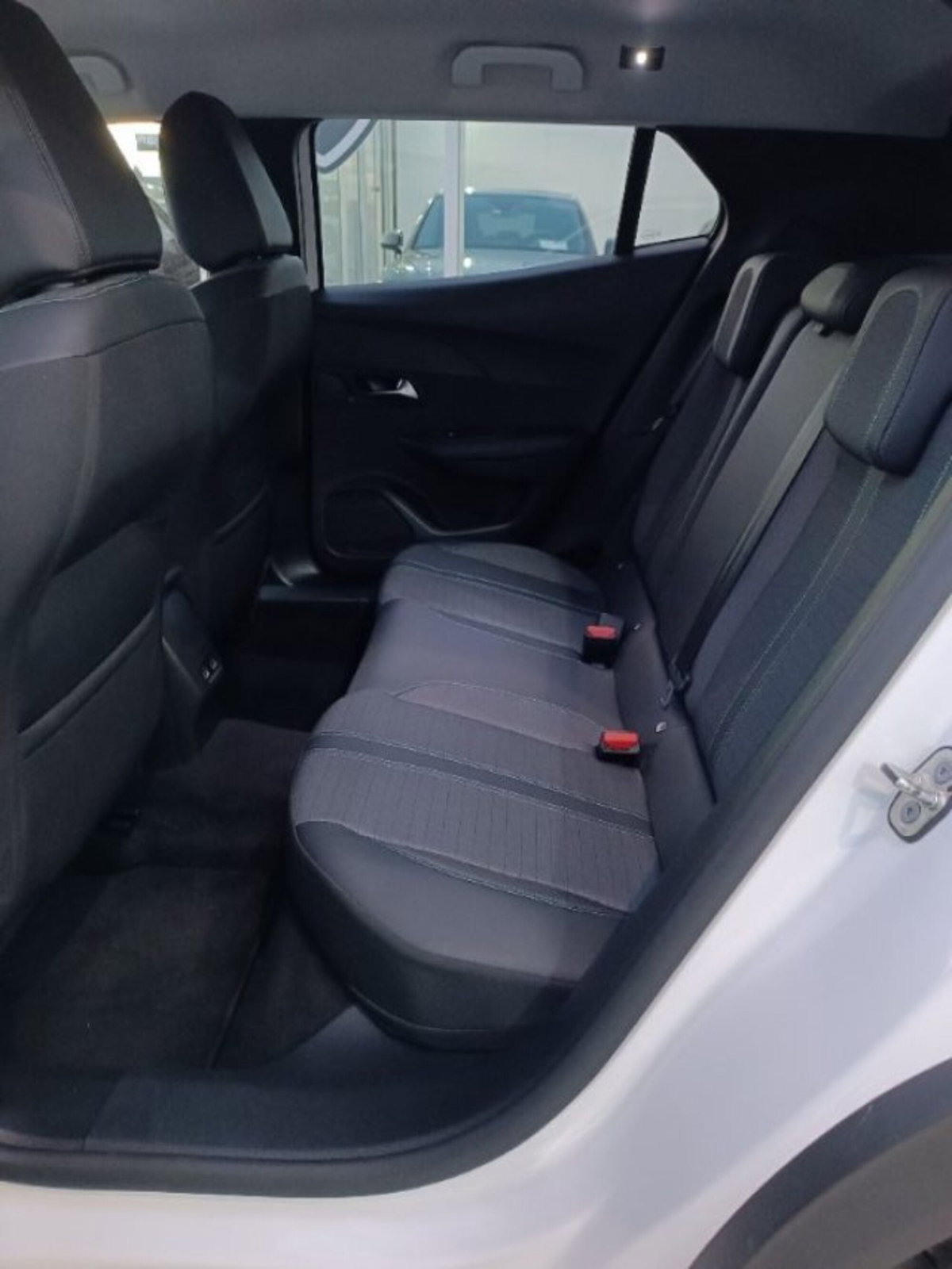 Peugeot 2008 BlueHDi 130 S&S EAT8 Allure Pack (16)