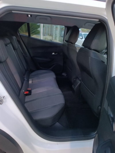 Peugeot 2008 BlueHDi 130 S&S EAT8 Allure Pack (17)