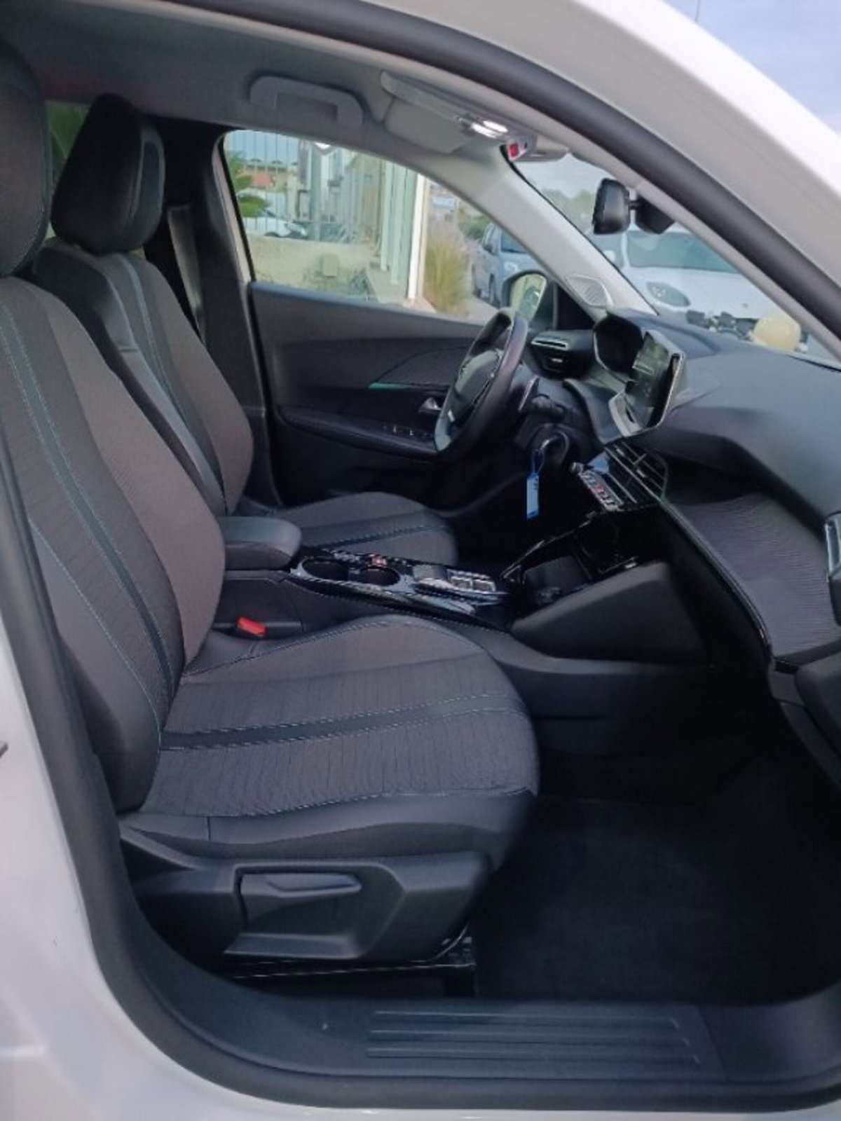 Peugeot 2008 BlueHDi 130 S&S EAT8 Allure Pack (18)
