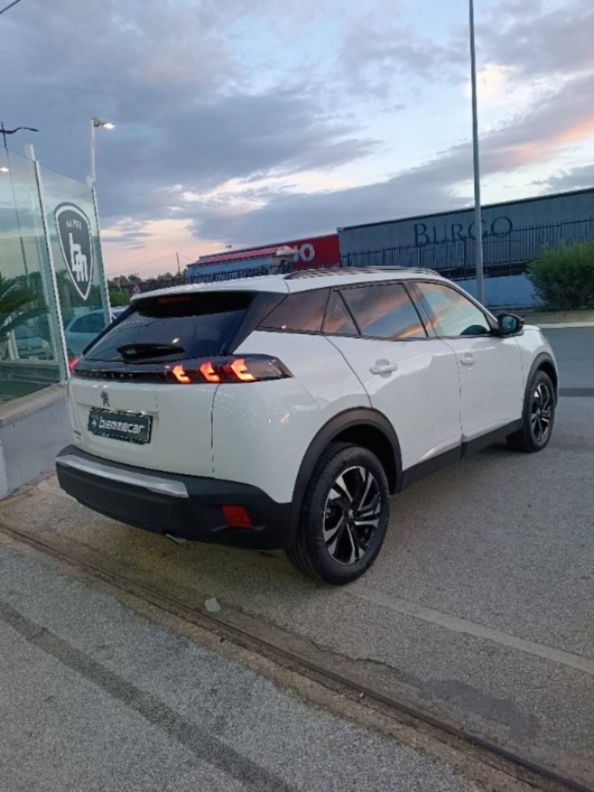 Peugeot 2008 BlueHDi 130 S&S EAT8 Allure Pack (5)