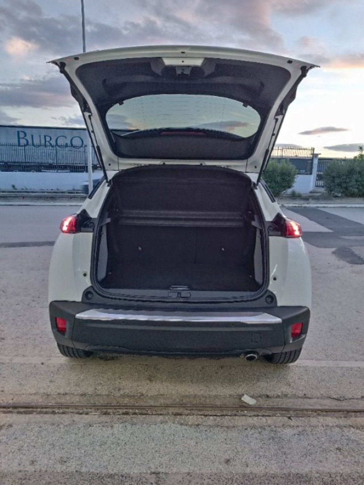 Peugeot 2008 BlueHDi 130 S&S EAT8 Allure Pack (9)