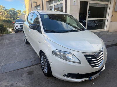 Lancia Ypsilon 1.3 MJT 16V 95 CV 5 porte S&S Silver usata