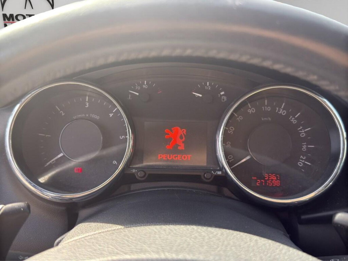 Peugeot 3008 1.6 HDi 110CV cambio robotizzato Business (10)