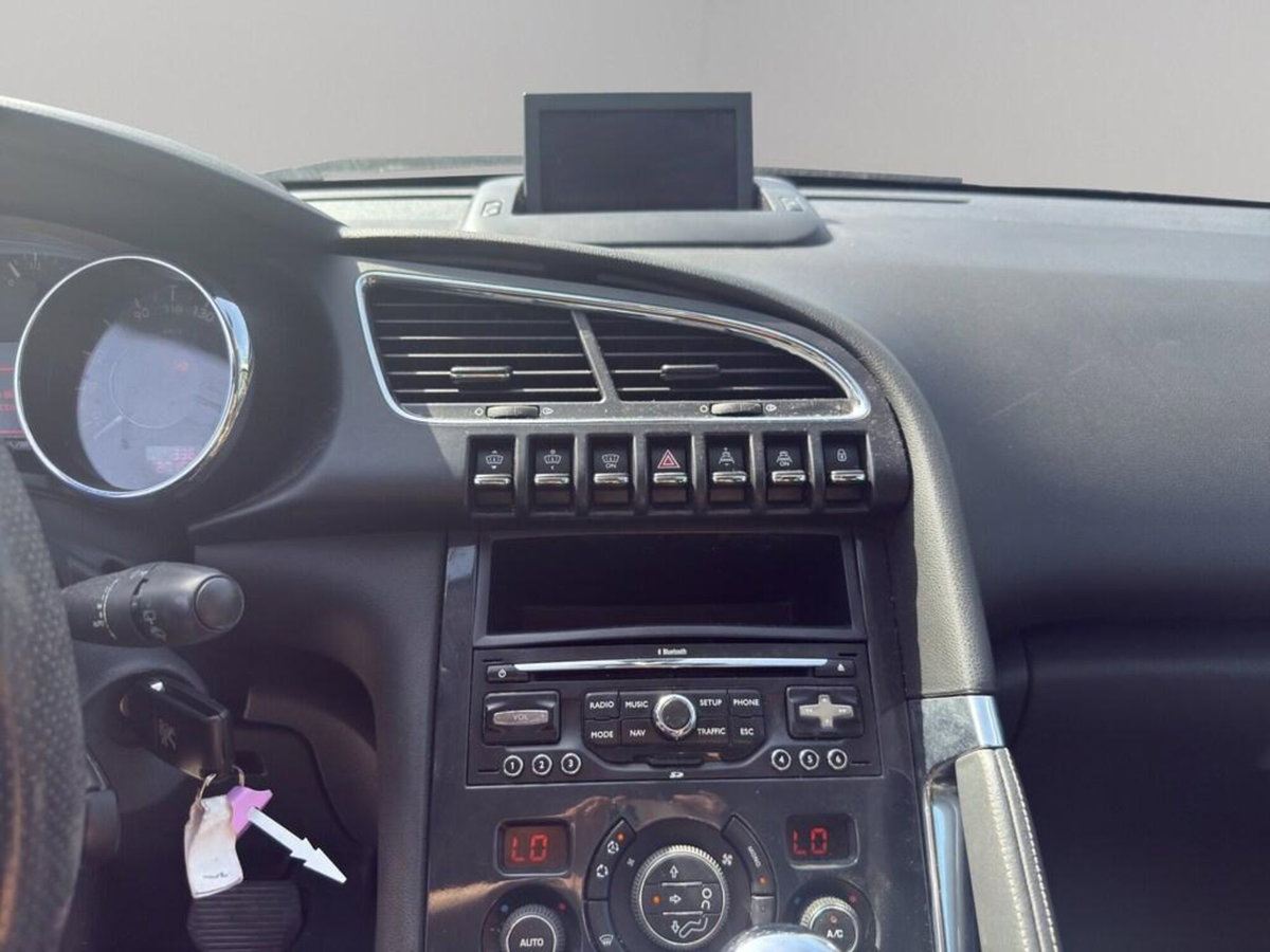 Peugeot 3008 1.6 HDi 110CV cambio robotizzato Business (11)