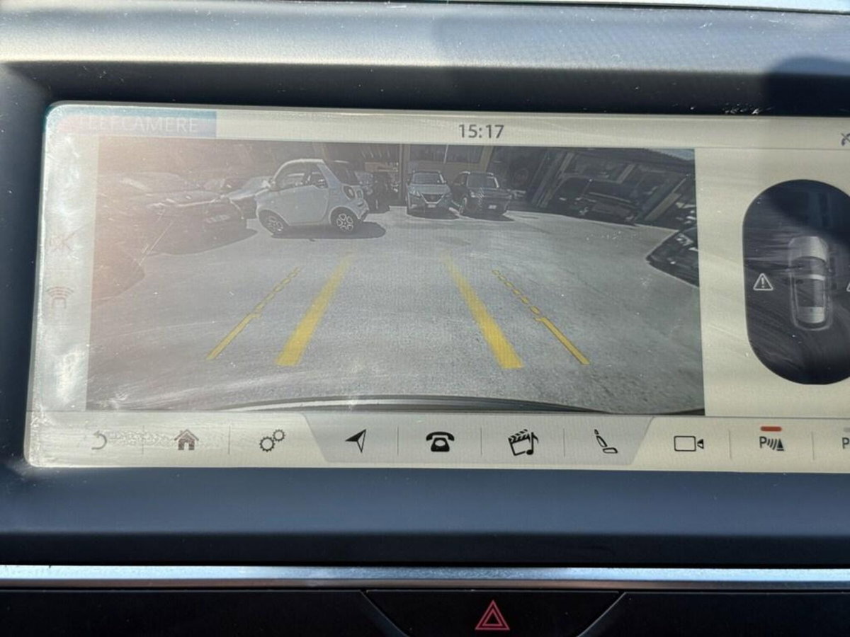Jaguar E-Pace 2.0D 180 CV AWD aut. R-Dynamic HSE (11)