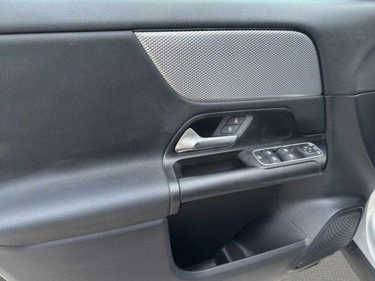Mercedes-Benz GLA SUV 200 d Business Extra auto (15)