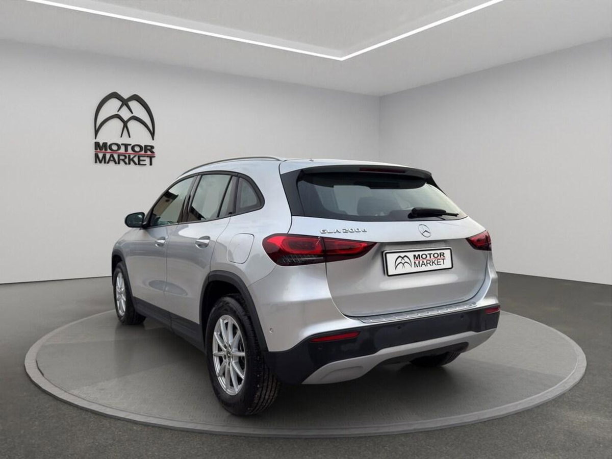Mercedes-Benz GLA SUV 200 d Business Extra auto (8)
