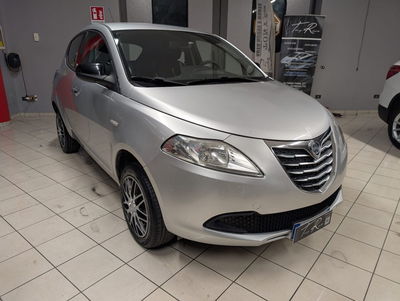 Lancia Ypsilon 0.9 TwinAir 85 CV 5 porte Metano Ecochic Silver usata
