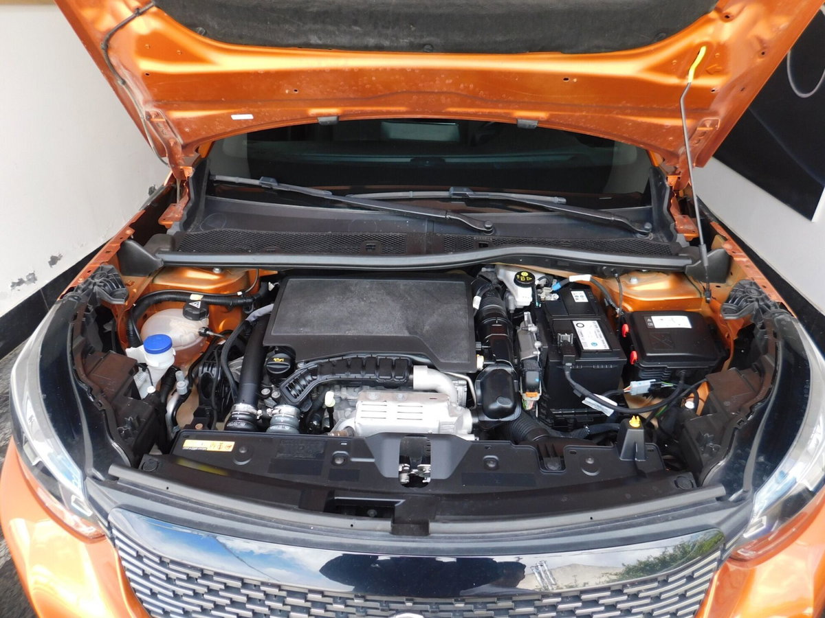 Peugeot 2008 PureTech 100 S&S Allure (14)